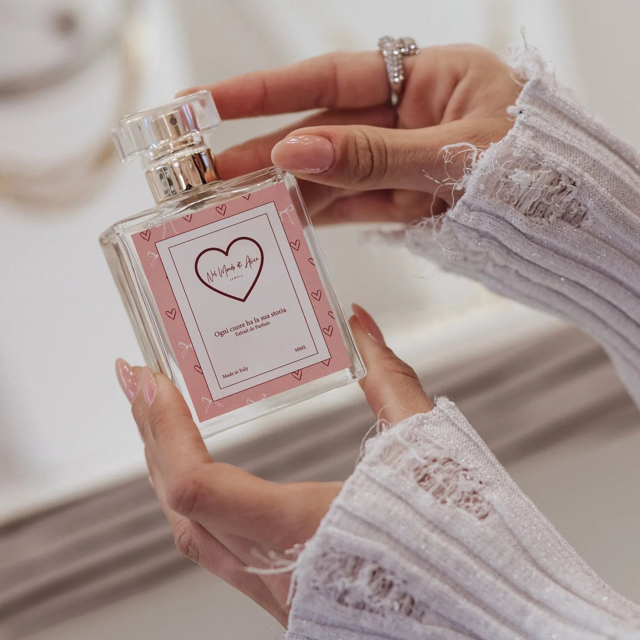 Ogni cuore ha la sua storia: il profumo che avvolge i tuoi momenti ...